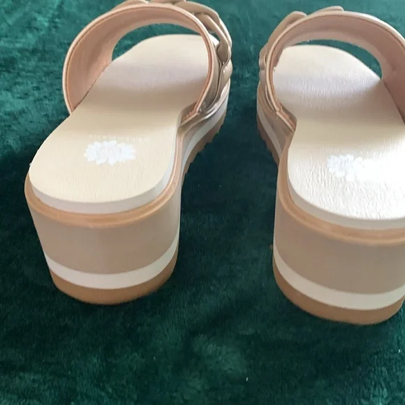 NWOT  Yellow box  Chain slide Wedges
Size 7. - Picture 3 of 5